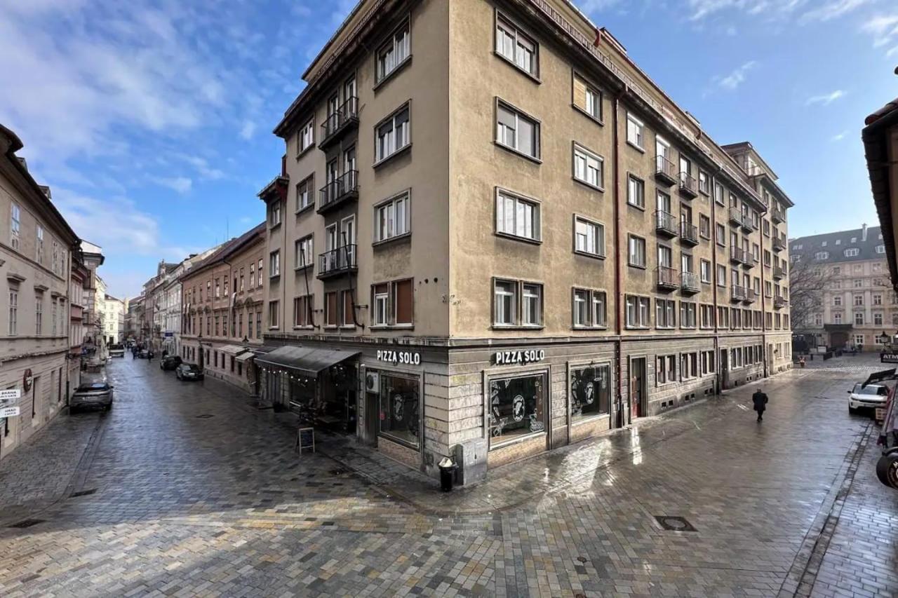 Extralarge Queen Room In The Heart Of Bratislava With Terrace Exterior photo